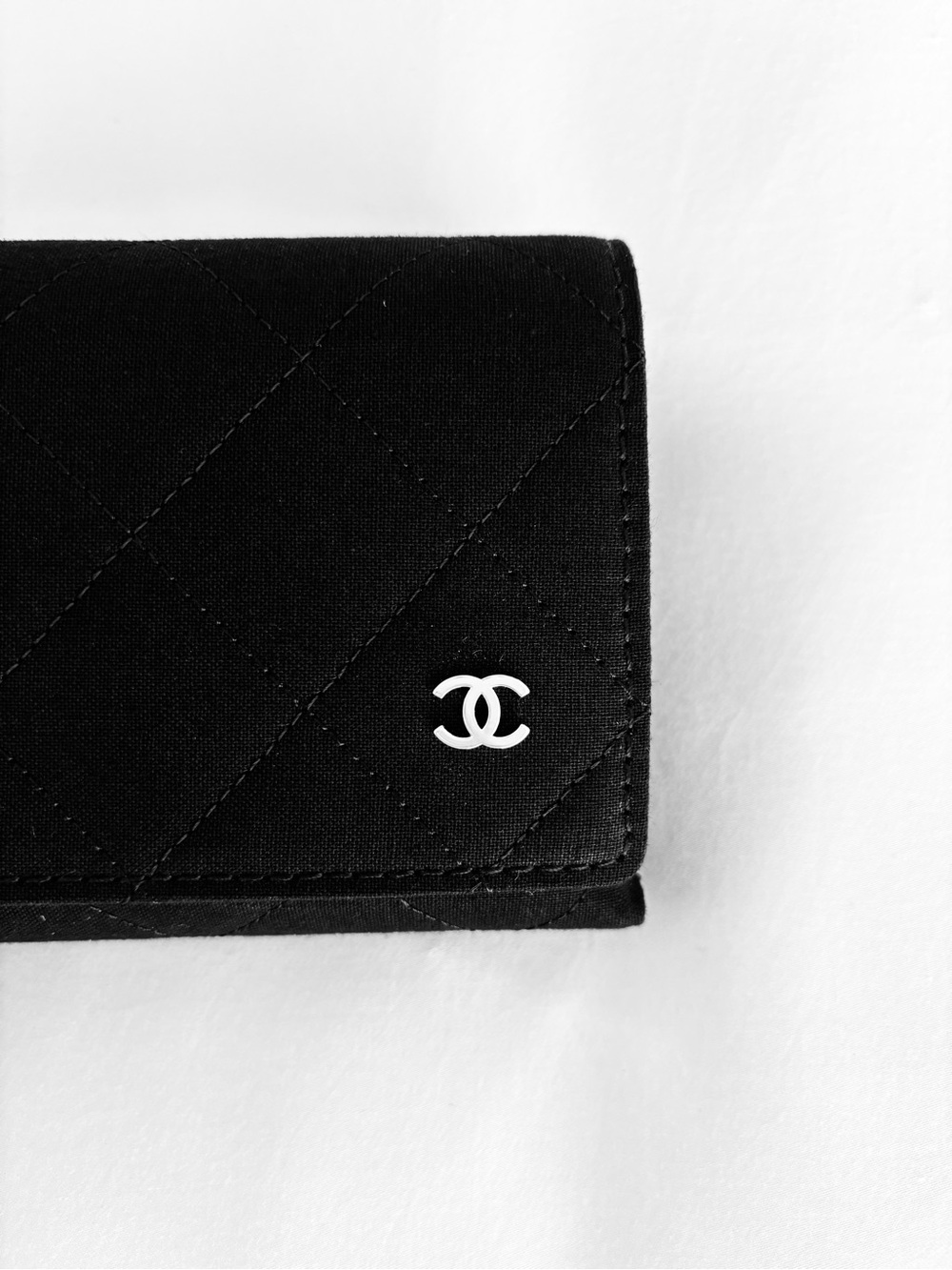 CHANEL Black Quilted Sunglasses Case with Silver CC Logo - Picture 4 of 6